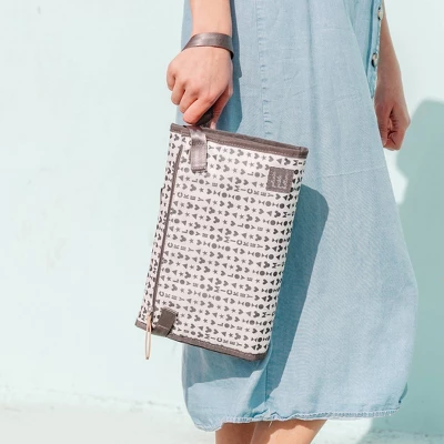 Petunia Pickle Bottom Nimble Clutch Diaper Changer In Love Mickey Mouse 10 Petunia Pickle Bottom Nimble Clutch Diaper Changer In Love Mickey Mouse - Image 8